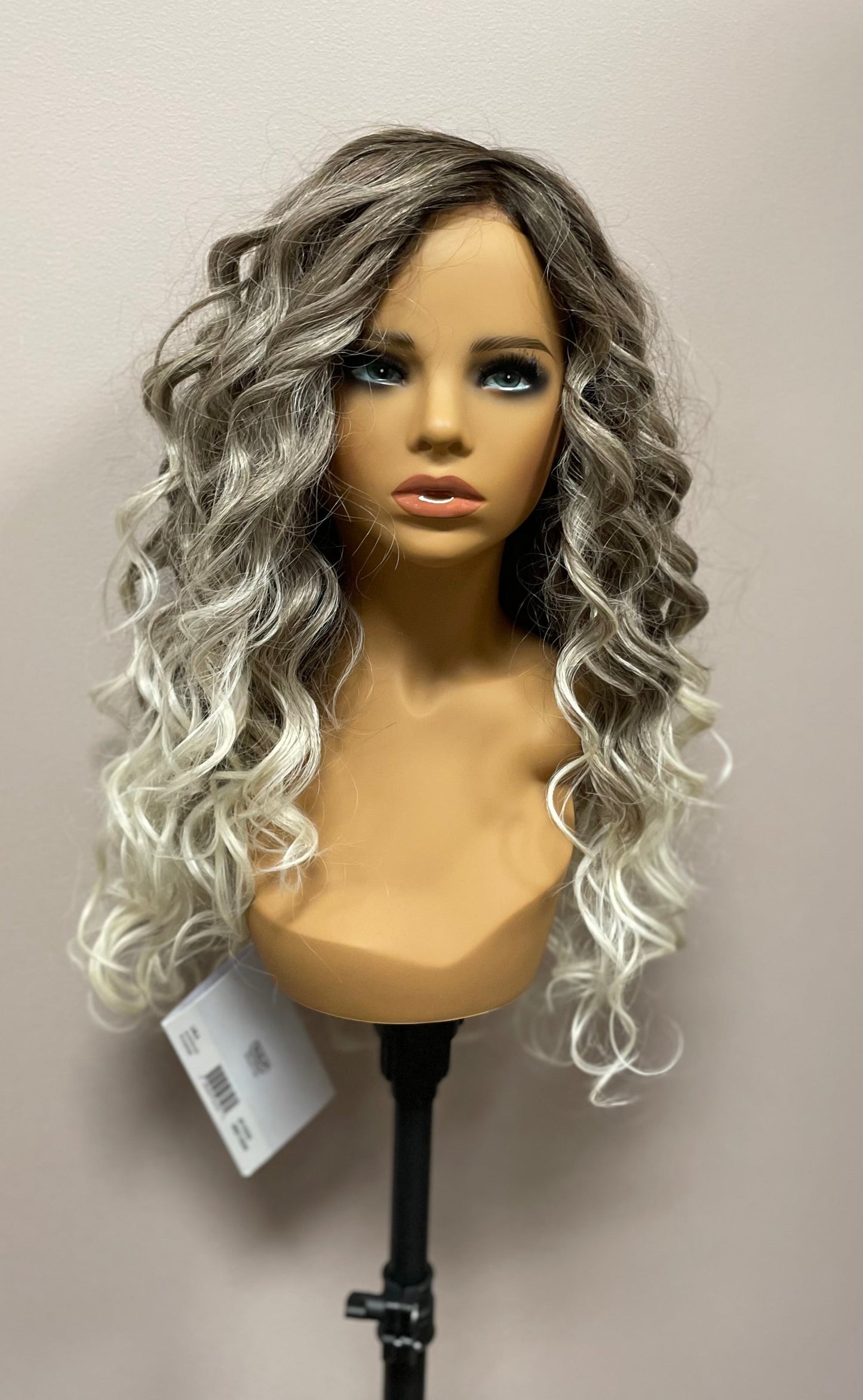 Laila by Kim Kimble and HairUWear *BOUTIQUE DEAL