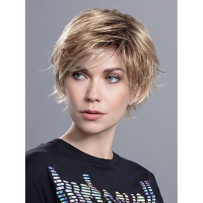 RAISE by ELLEN WILLE in CARAMEL ROOTED 26.22.20 | Medium Gold Blonde and Light Gold Blonde Blend with Light Brown Roots