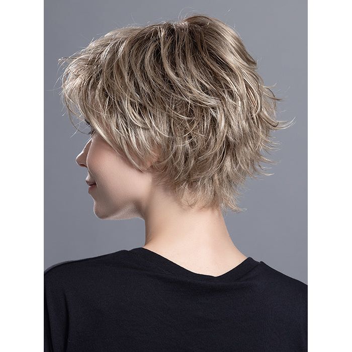 RAISE by ELLEN WILLE in CARAMEL ROOTED 26.22.20 | Medium Gold Blonde and Light Gold Blonde Blend with Light Brown Roots
