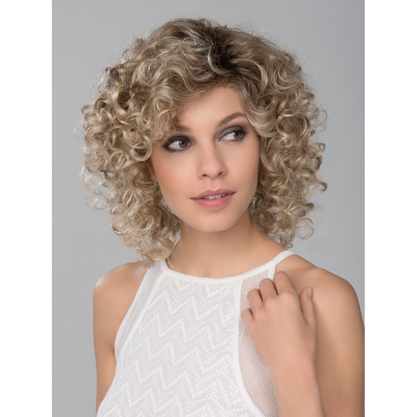 Impeccable temple to temple lace front that offers styling versatility and a seamless, natural hairline