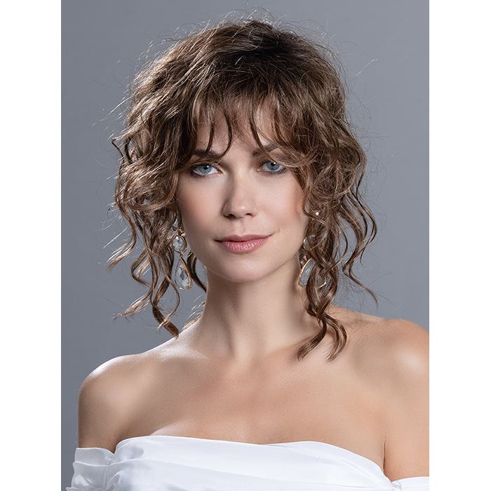 WANTED by ELLEN WILLE in HOTMOCCA ROOTED 830.27.33 | Medium Brown, Light Brown, and Light Auburn Blend with Dark Roots